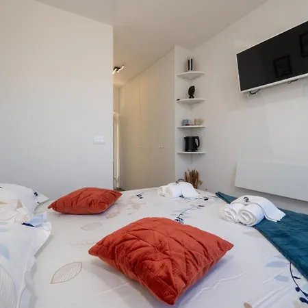 Πανσιόν Ante Room's 3*