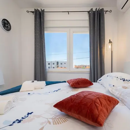 Ante Room's 3*