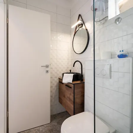 Ante Room's تروغير