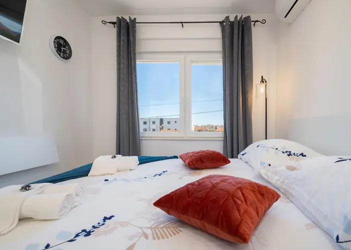 Ante Room's 3*