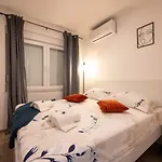 Ante Room's بيت ضيافة تروغير